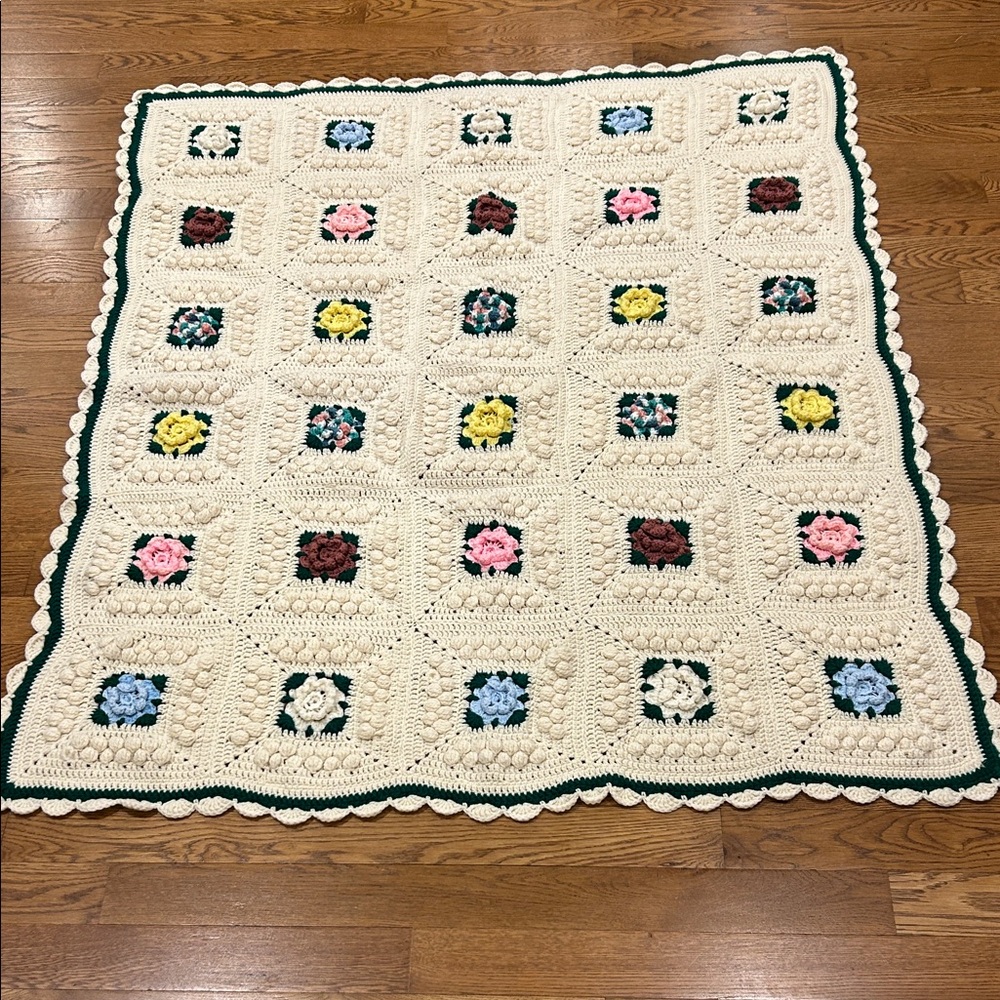 Vintage Handmade Crochet Rose Floral Afghan / Blanket. 3D.